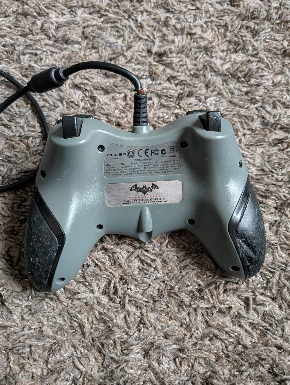 Batman Arkham City Batarang Collectors Edition Xbox 360 Wired Controller FLAWS*